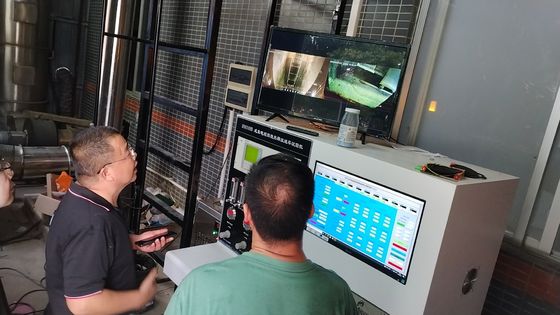 مختبر الاختبار يقوم باختبار مقاومة انتشار اللهب الرأسي على موصلات معدات الاختبار